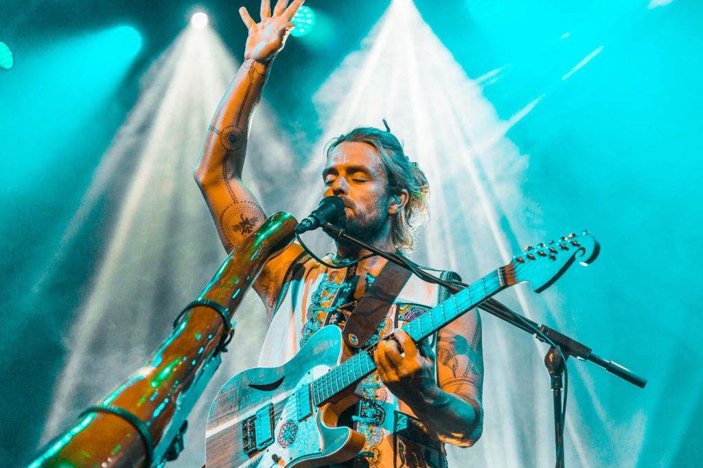 Xavier Rudd Didgeridoo trifft auf Gitarrenblues KROSSE